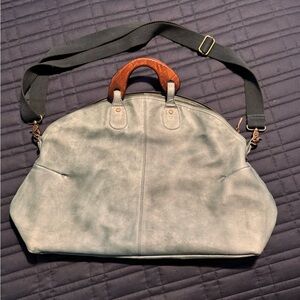 Elegant Green Tote Bag with Wooden Handles